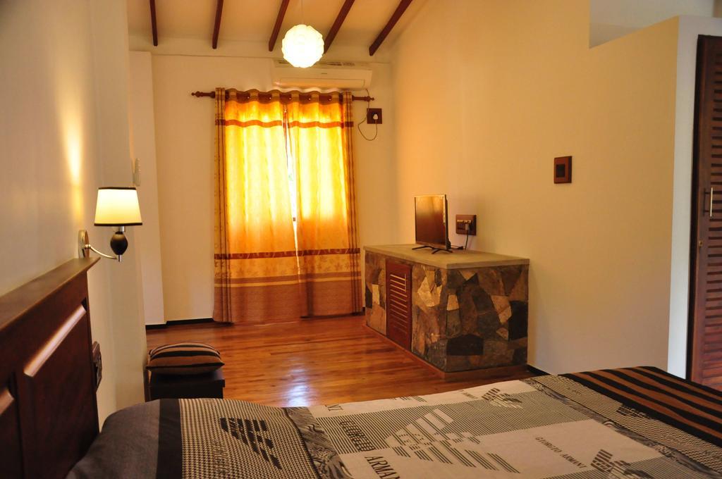 Asantha Guest House Unawatuna Room photo